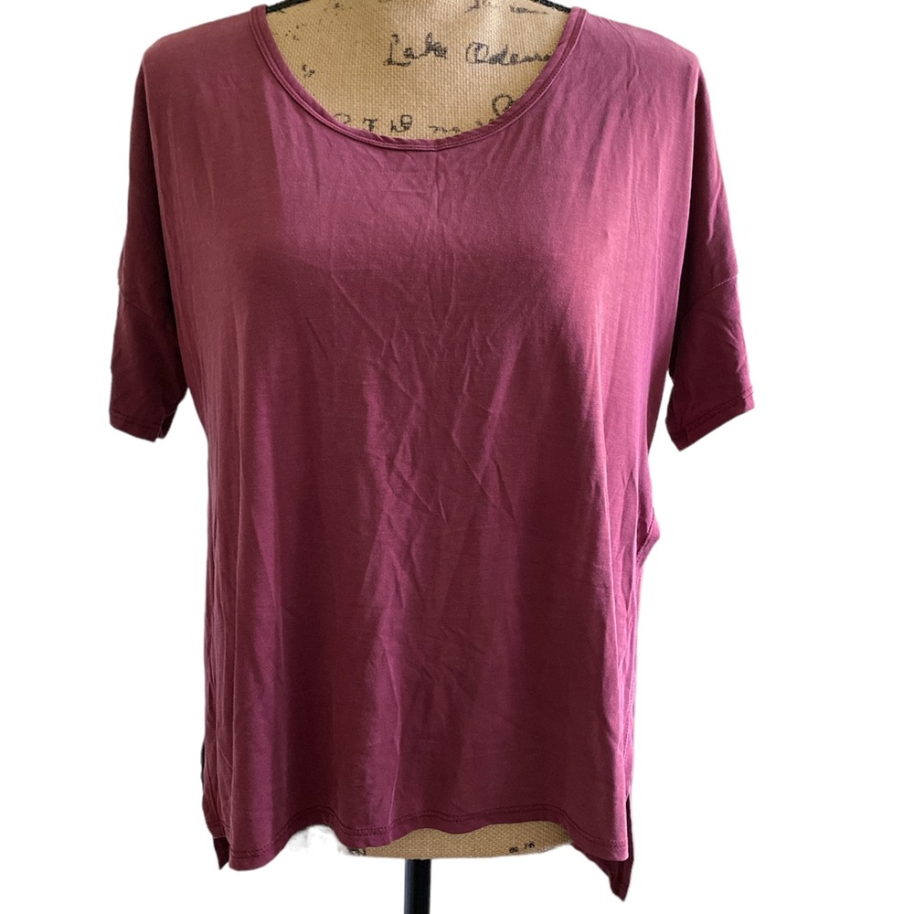 mikey & joey • burgundy high-low tee • large